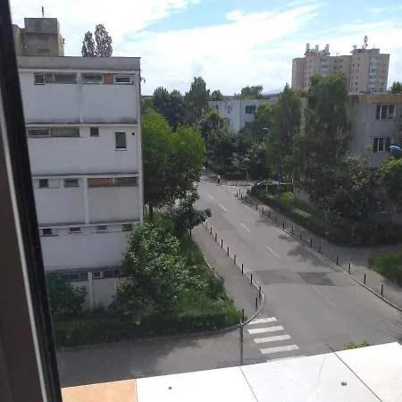 Апартаменти Garsoniera In Zona Tractor Брашов